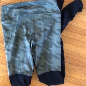 alo yoga pants